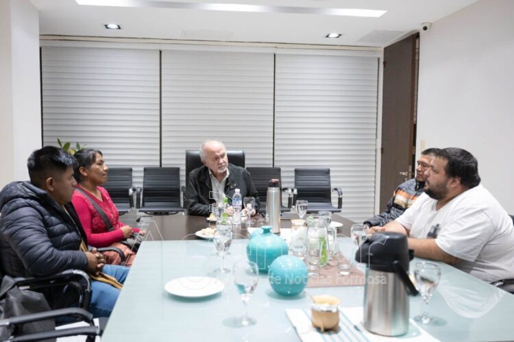 El jefe de Gabinete Antonio Ferreira recibió a referentes de la comunidad aborigen de Campo del Cielo  