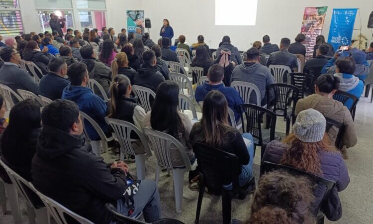 Comenzó una capacitación que aborda el tratamiento de los consumos problemáticos de sustancias psicoactivas desde un enfoque sociocomunitario