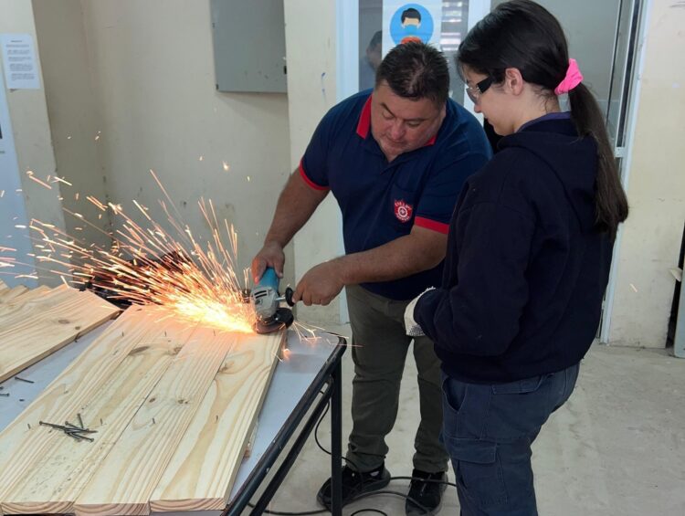 Alumnos de la EPET N° 1 fabricarán contenedores ecológicos