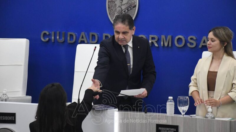 El intendente Jofré y concejales capitalinos juraron la nueva Constitución Provincial