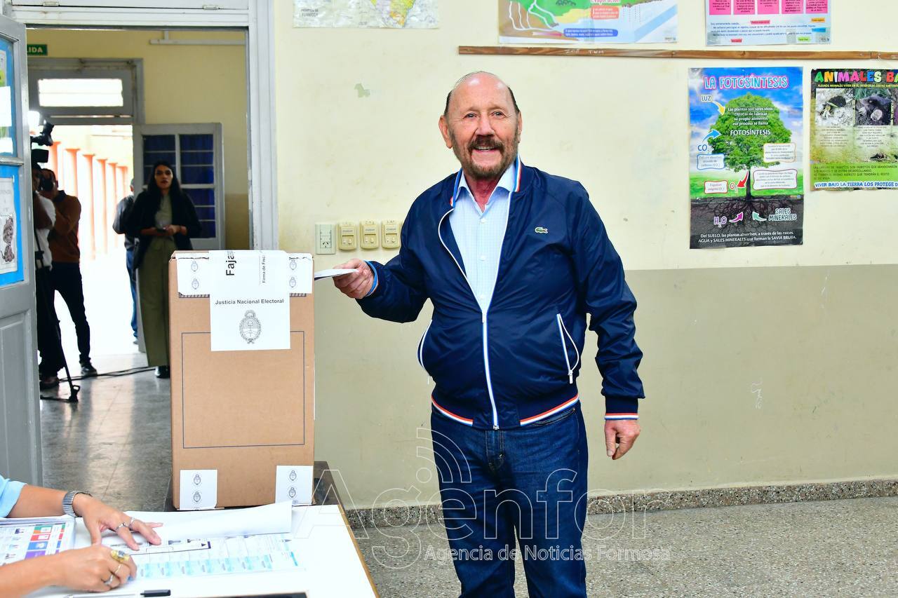 El gobernador Insfrán votó en Laguna Blanca