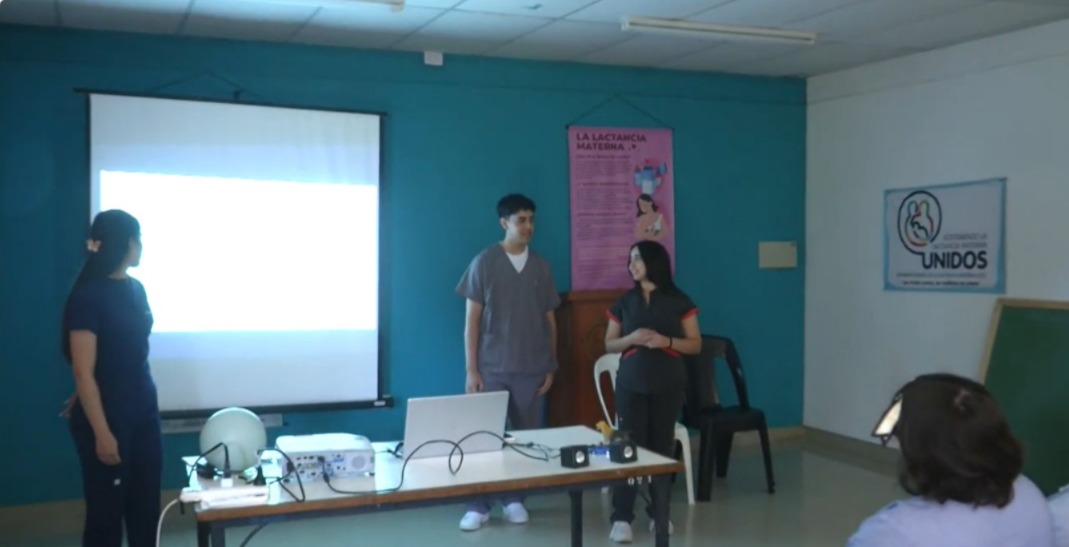 Desarrollan talleres de estimulación del lenguaje dirigidos a madres y padres