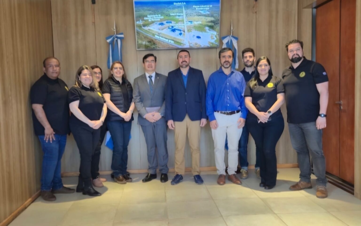 El cónsul de la República del Paraguay y autoridades de la UNA visitaron el Polo Científico
