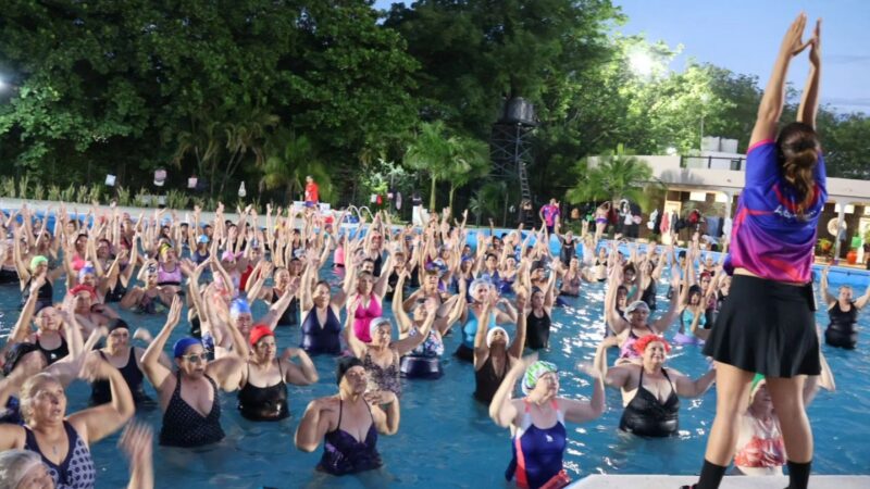 Récord de asistentes en las clases de aquagym en el Paraíso de los Niños