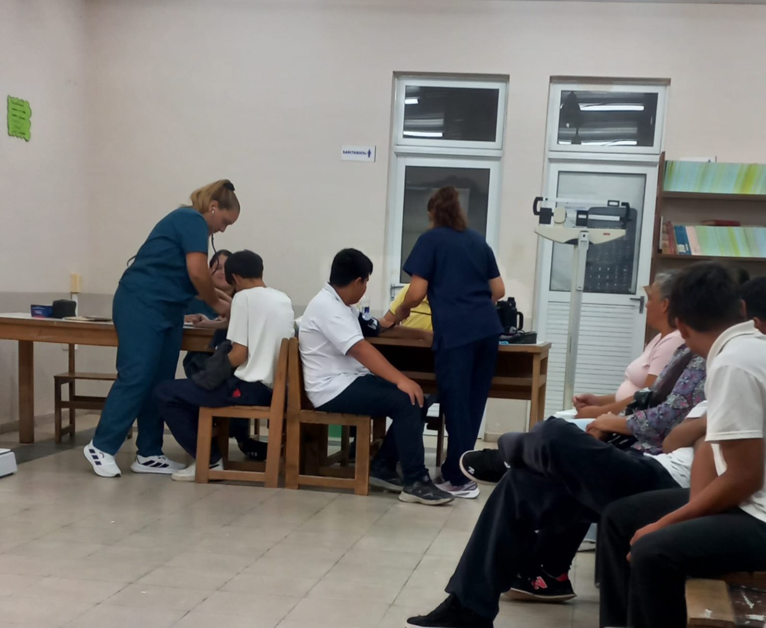 Más de un centenar de estudiantes secundarios de Villa Escolar recibieron controles completos de salud