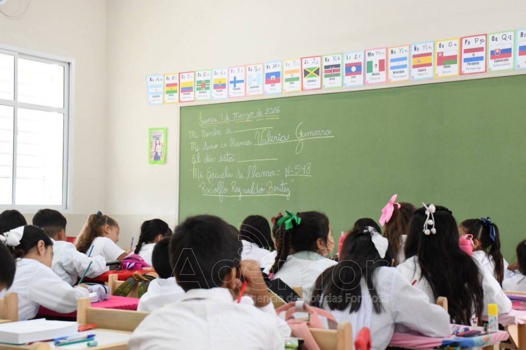 El Ejecutivo Provincial promulgó la ley que regula el uso de celulares en las escuelas