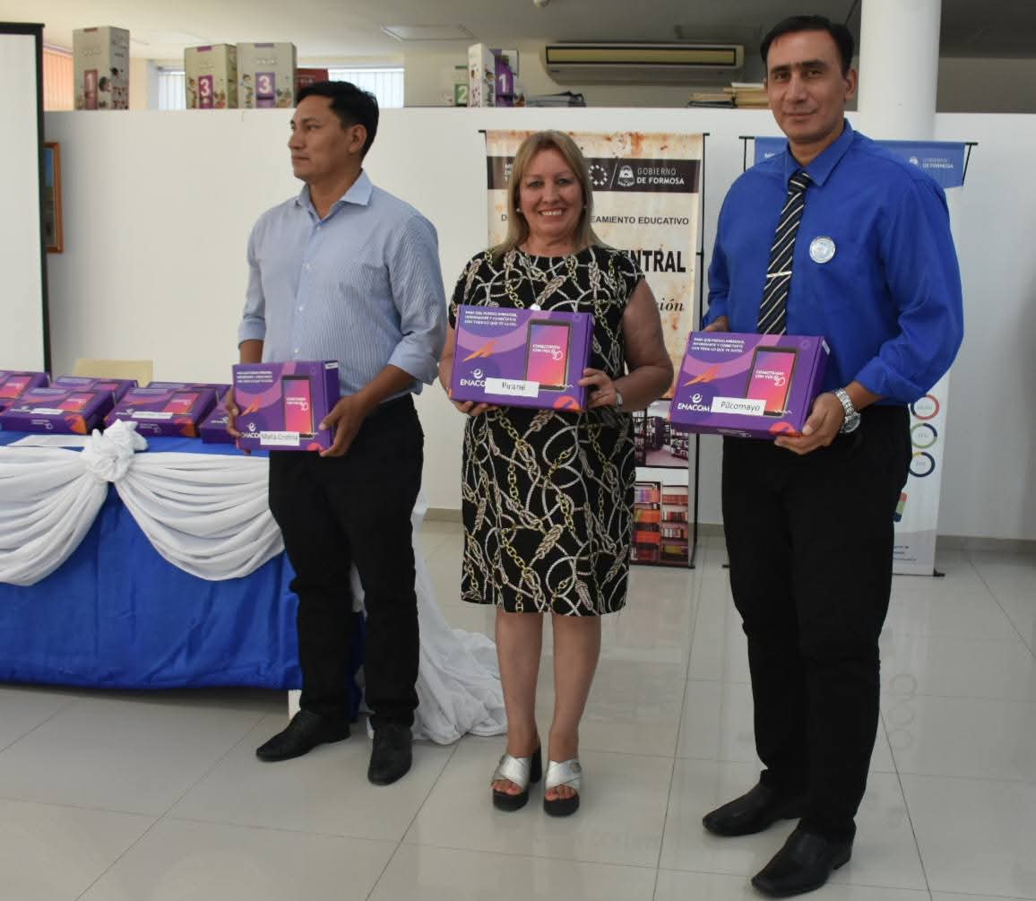 El Gobierno provincial entregó más de 900 tablets a las Delegaciones Zonales