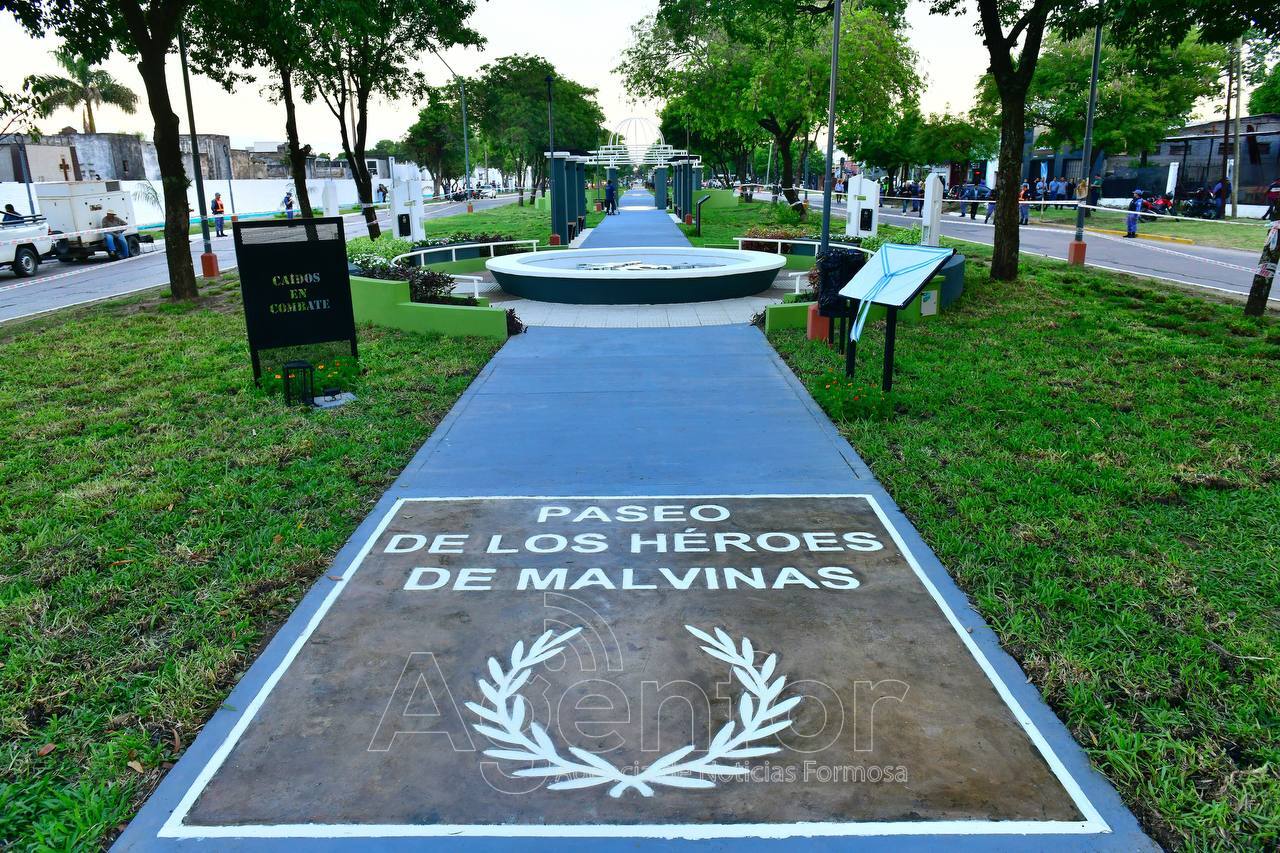 Insfrán inauguró la plazoleta “Héroes de Malvinas” como un espacio de memoria, educación y soberanía