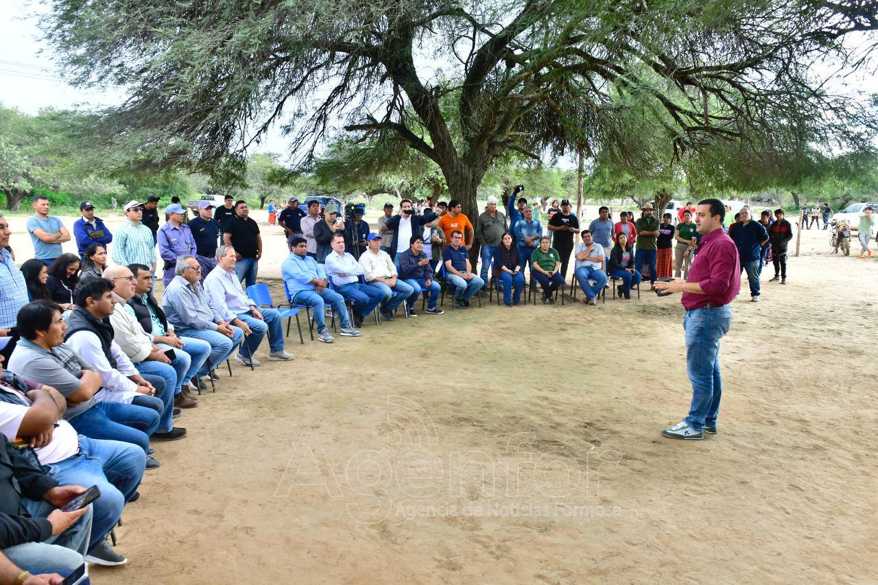 El Vicegobernador mantuvo un encuentro con la comunidad de El Quebracho