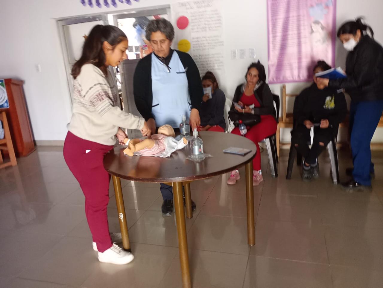 El Hospital de la Madre y el Niño capacita en RCP a padres y cuidadores
