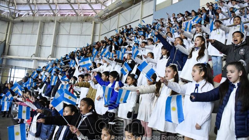 Día de la Bandera: Más de 1100 estudiantes y efectivos de las fuerzas prometieron fidelidad a la insignia patria