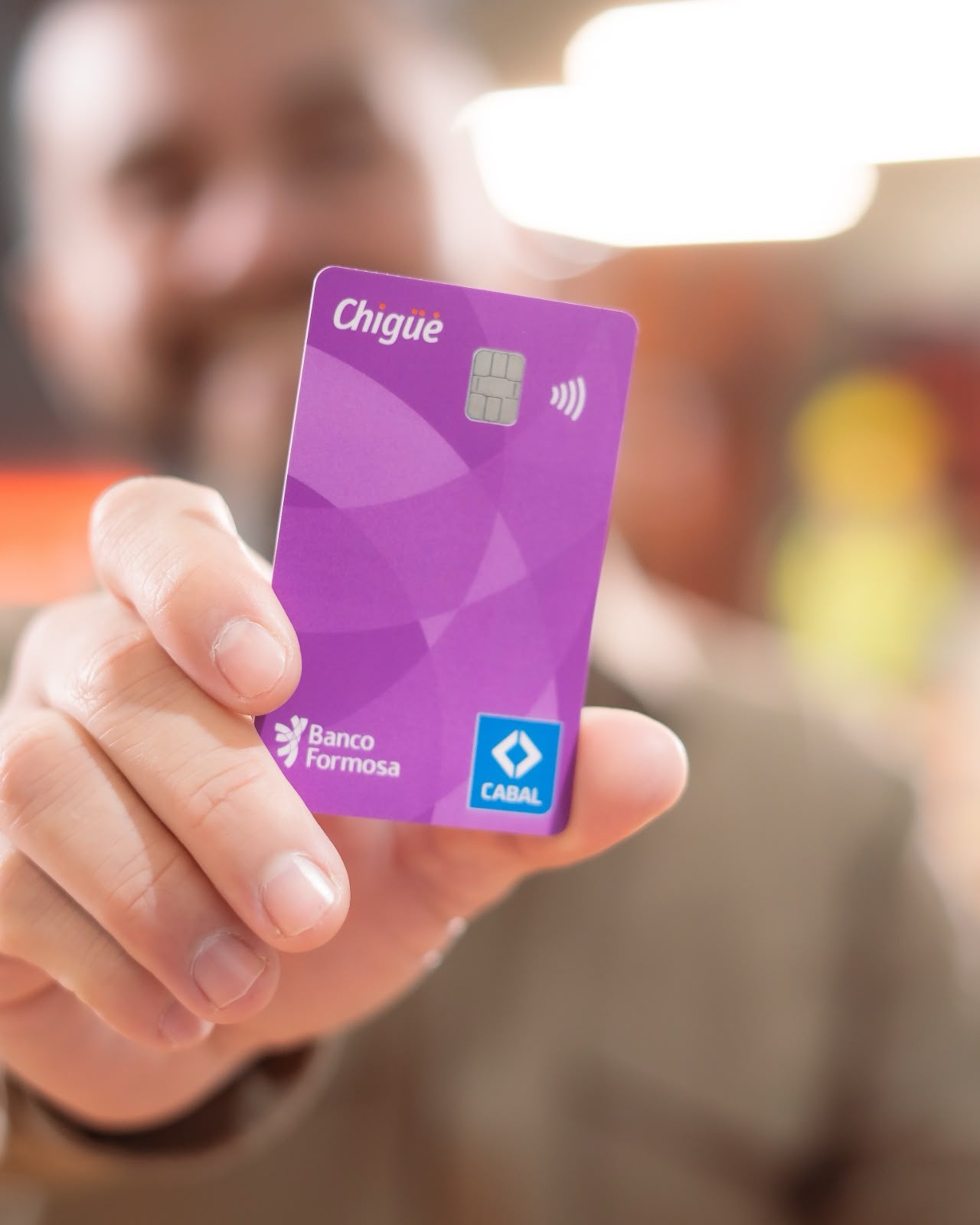 CADA VEZ MÁS FAMILIAS ELIGEN LAS TARJETAS BANCARIAS COMO UNA HERRAMIENTA PARA AHORRAR
