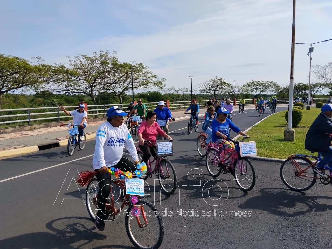 Adultos mayores realizaron un paseo en bicicletas organizado por el IPS
